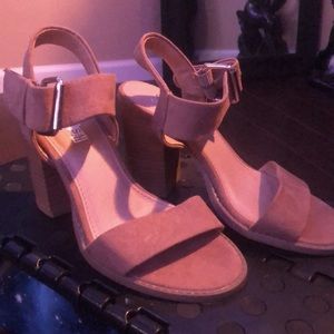 Cute wedges 🤎 Size: 5 | Color: Tan / Nude